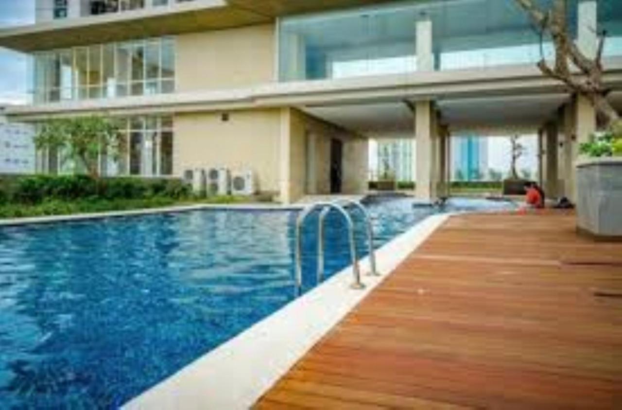 Cozy Studio Apartment At Elpis Residence By Travelio จาการ์ตา ภายนอก รูปภาพ